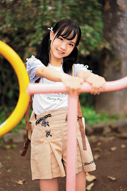 幼性発見！念願のパイパンロ●ータ捕獲！13人4時間SPECIALBEST サンプル 1