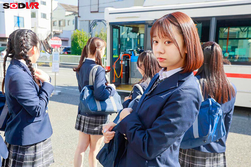 【VR】【8K】【VR】（超リアル体験）バスジャックVR ※被害者7名女子●生 スクールバスで、未成熟おマンコを好き勝手に犯しまくりSPECIAL サンプル 3