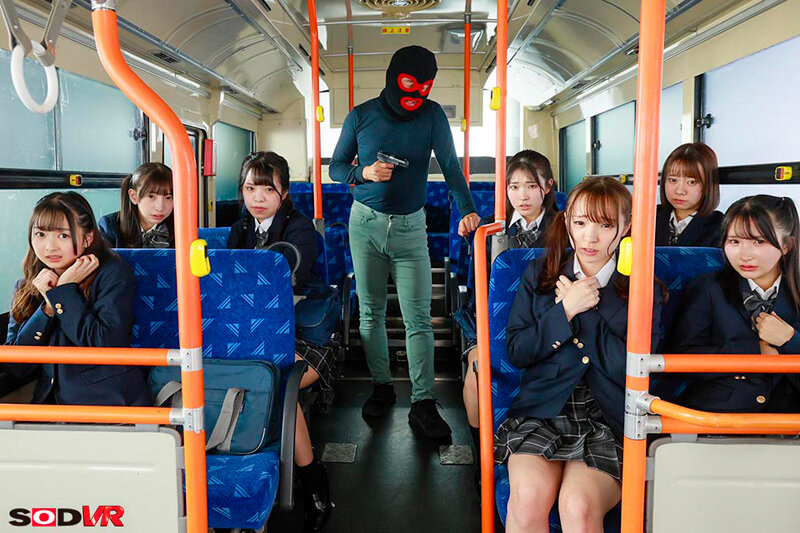 【VR】【8K】【VR】（超リアル体験）バスジャックVR ※被害者7名女子●生 スクールバスで、未成熟おマンコを好き勝手に犯しまくりSPECIAL サンプル 4