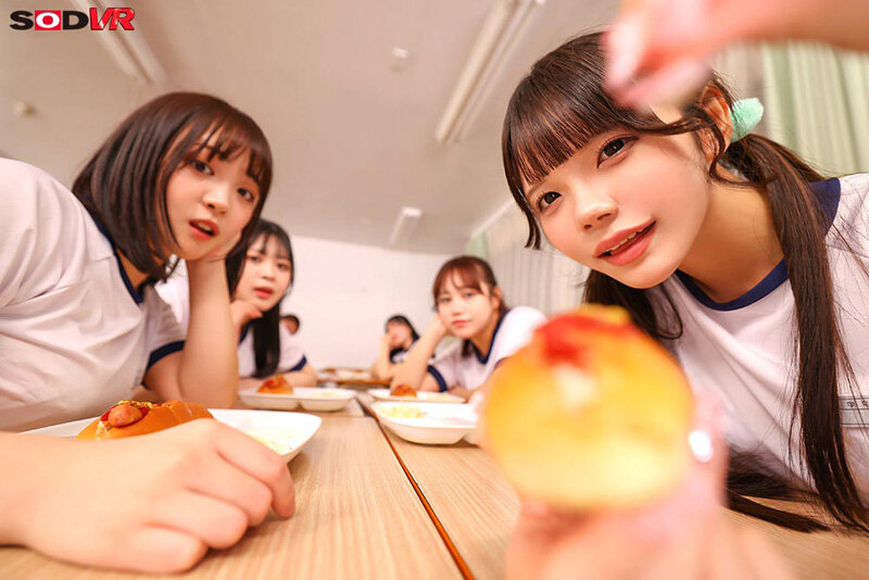 【VR】【8K】身長15cm目線VR 小人化した僕が大好きなレイちゃんの学校までついていったら壮大な冒険が待っていた サンプル 5