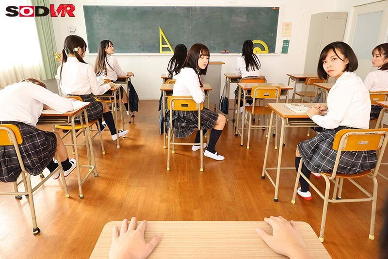 【VR】【8K】シン・学校掃除の時間 教室・廊下 雑巾がけパンチラVR サンプル 3