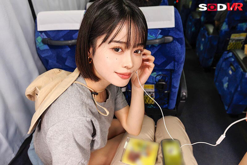 【VR】【8K】【フェス帰り×夜行バス】ライブで意気投合した小悪魔美少女にゼロ距離密着ささやきされ続けた山梨→新宿間 MINAMO サンプル 7