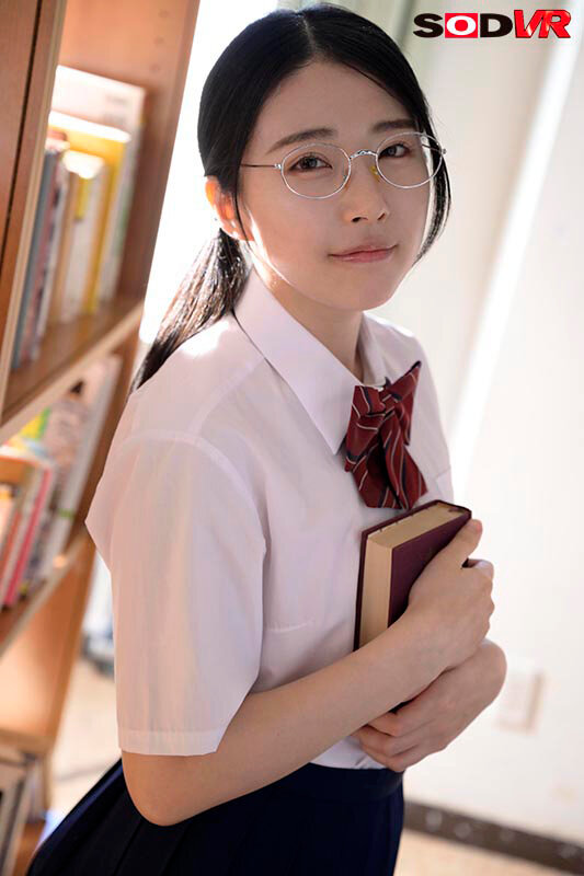 【VR】【8K】地味で真面目な図書委員の皆月さんは、実はドスケベ変態女。射精しても抜かずに腰振られ杭打ちピストンで連続中出し！ 皆月ひかる サンプル 2
