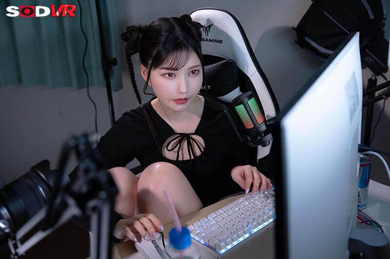 【VR】【8K】配信者藍芽さんにビ●ツを大量に投げていたらDMからのオフパコセックスに～！ 藍芽みずき サンプル 2