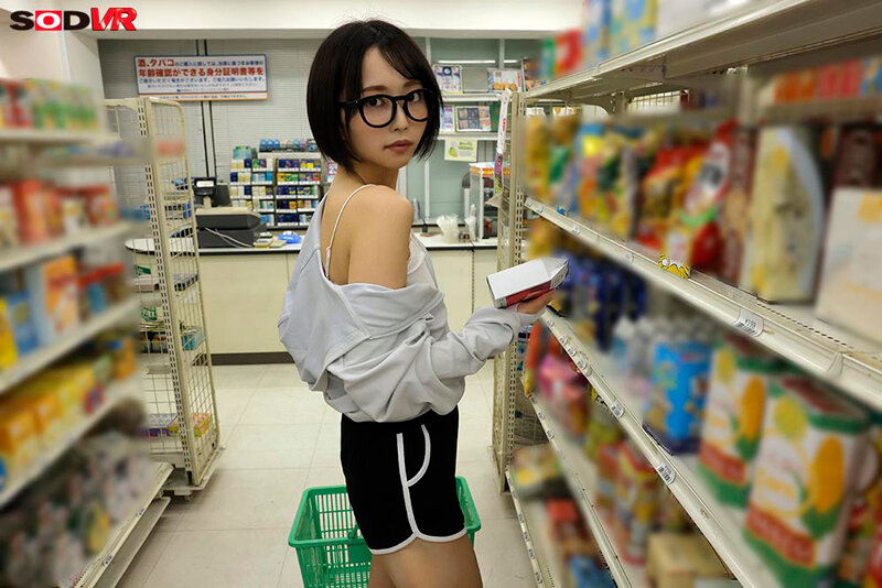 【VR】【8K】【追跡視点】深夜、コンビニで見かけた無防備スレンダー女子を追跡姦。 自宅に押し入りレ×プVR サンプル 3