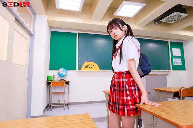 【VR】【8K】芸能人気取りで補欠部員を見下す性悪チアガールに、慰み者としての立場を理解らせる。 北岡果林 サンプル 7