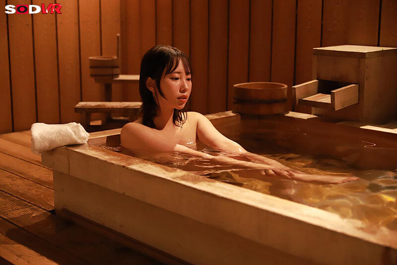【VR】【8K】貸切温泉潜入、社員旅行中に朝勃ちレ×プ。数少ない後輩女性社員の濡れ髪と浴衣姿に…制限時間で大量膣奥射精 サンプル 4