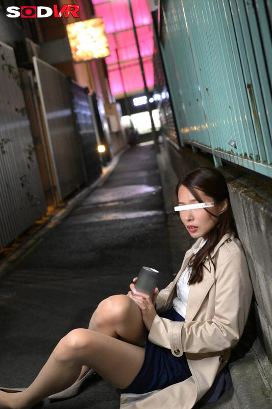 【VR】【8K】春の飲み会シーズン到来！深夜の繁華街で泥●ヤリマンOL発見！！介抱するふりして連れ込みレ×プ！！！ サンプル 2
