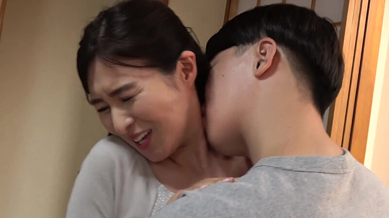 熟女 秘密の午後 大家の奥さんの美乳に欲情したアパートに住む男は… 離婚したい妻は訪問営業男の肉棒にムシャブリつき… サンプル 2