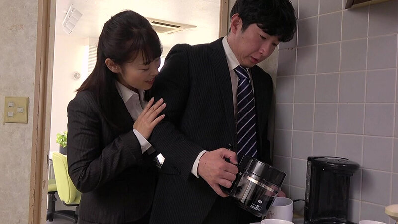 熟妻ドラマ 取引先の専務に呼び出され恥部を弄ばれる秘書 部下を誘惑し肉棒にムシャブリつく女上司 サンプル 12