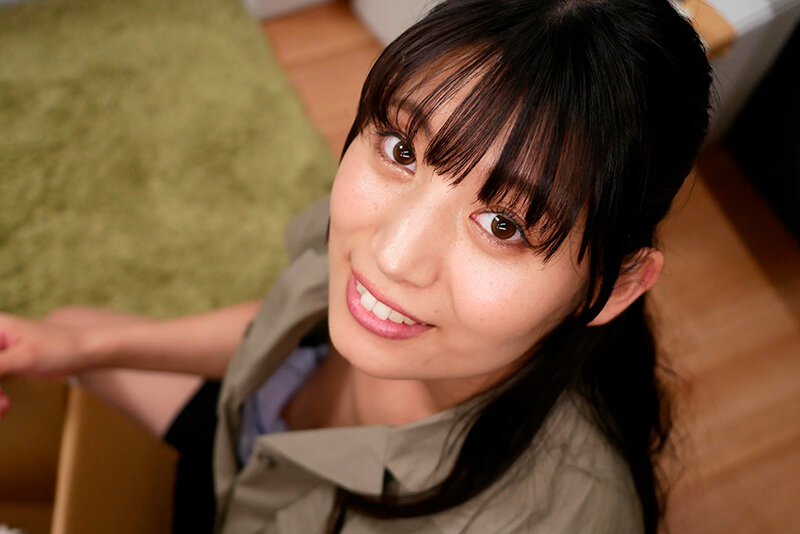 久々に会ういとこが引越しの手伝いに来てくれて作業中気付かず胸チラしていた。我慢できずに手を出したら意外にもOKしてくれた！ 宇流木さらら サンプル 2