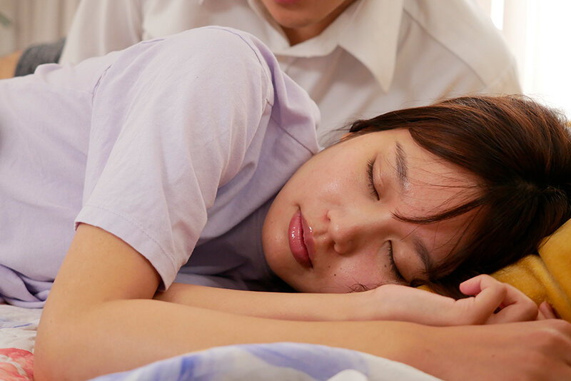 偶然にも会社の先輩と泊まることになり、すっぴん姿がマジ可愛すぎてエッチしちゃいました サンプル 1