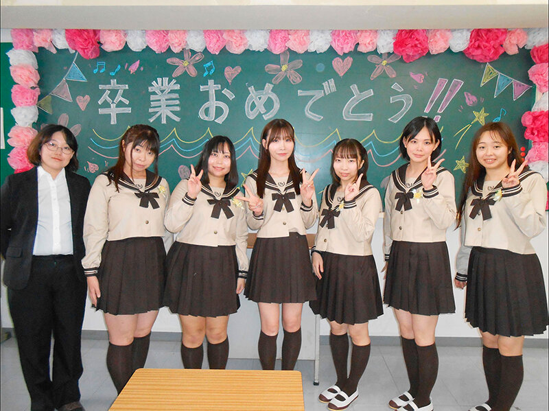 学生時代に好きが溢れ過ぎた一方通行なレズで離れた2人の気持ちは大人になって再会しあの頃の想いをもう一度伝えキスをして好きを感じ合った Nia 小野寺舞 サンプル 8