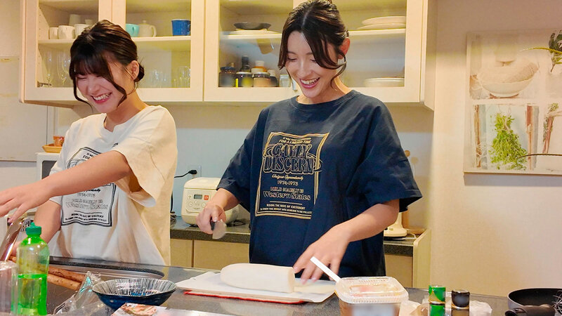 キレイなお姉さんに恋した私 勇気を出してレズビアンを伝えたら優しく受け入れてくれて…一緒にゴハンを作ってお風呂に入ってベッドで何度も身体を重ね合った初めてのレズ同棲 有加里ののか 森沢かな サンプル 11