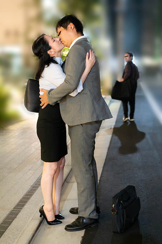 通行人は二度見する！ドラマの主人公のような不意打ち路上キスで火がついたホロ酔い人妻上司は浮気欲が止まらない サンプル 4