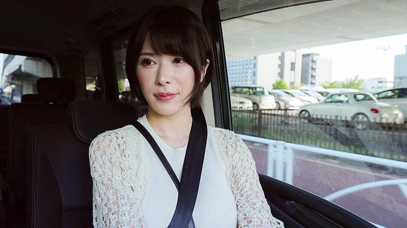 内緒でエグい接客してくれた美人CAをホテルに誘って生ハメしたら何度も求めるヤリマンだったVOL.4 サンプル 8