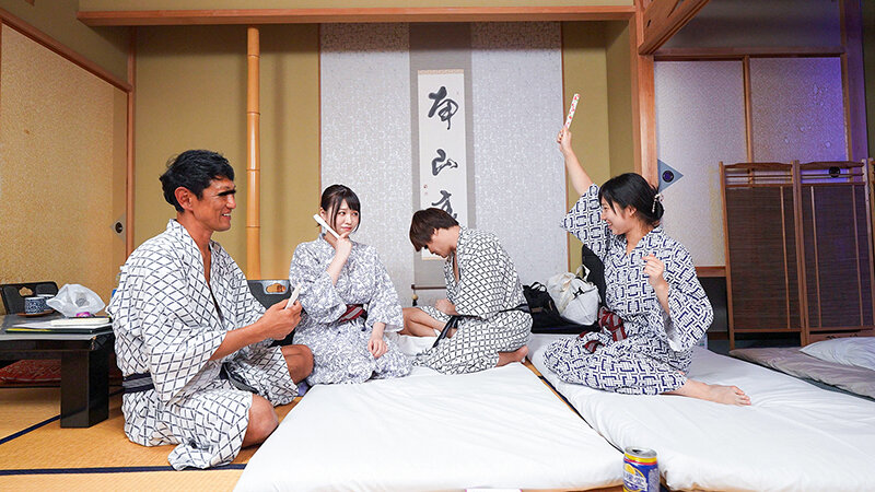 寝取らせ夫の仕業とは知らず王様ゲームで他の男に胸を揉まれ感じていた愛しい妻VOL.2 サンプル 12