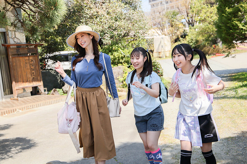 温泉旅行で姪っ子二人にレズられおもちゃにされた私 VOL.2 サンプル 3