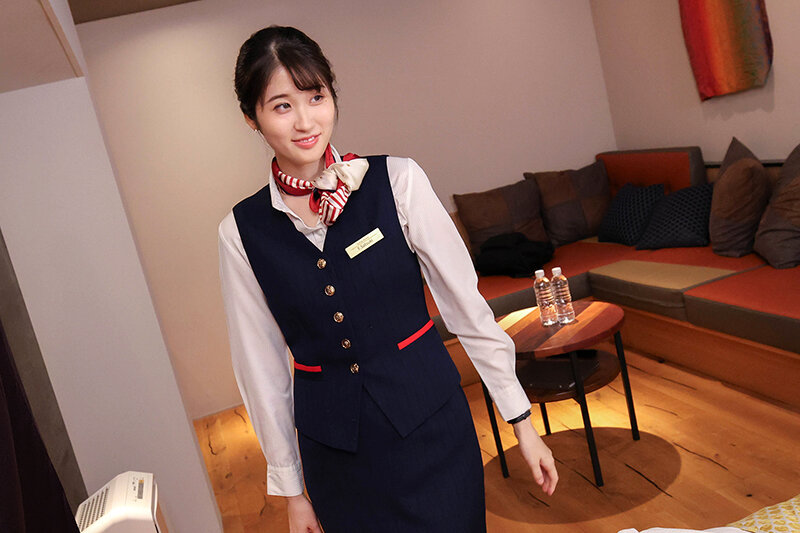 内緒でエグい接客してくれた美人CAをホテルに誘って生ハメしたら何度も求めるヤリマンだったVOL.6 サンプル 11