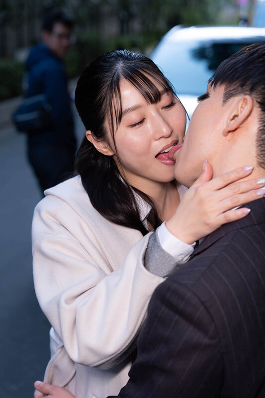 通行人は二度見する！ドラマの主人公のような不意打ち路上キスで火がついた人妻上司は浮気欲が止まらないVOL.2 サンプル 9
