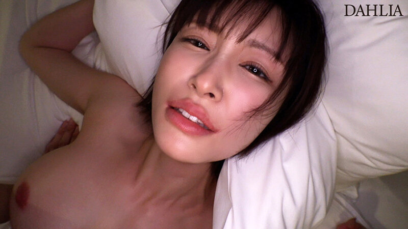 神乳素人！？ 圧倒的なスタイルで男を虜にするショートカット美女 角奈保 サンプル 3