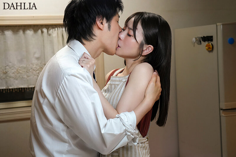 復活 糸矢めい 上司が出張で不在中、上司の妻とベロキス性交で濃密に求め合った日々…。 糸矢めい サンプル 1