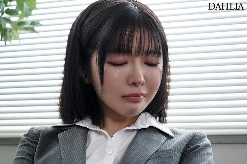 退職代行の実績No1の善場さんが、ブラック企業から罵倒されまくり号泣失禁お漏らしピストンで涙目でチ○ポ懇願することになりました。 善場まみ サンプル 3