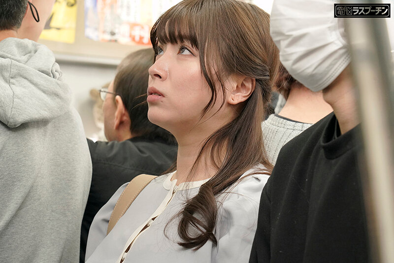 満員電車で前後を挟まれ羽交いじめ乳首開発される巨乳美女2 橘内ひなた サンプル 2
