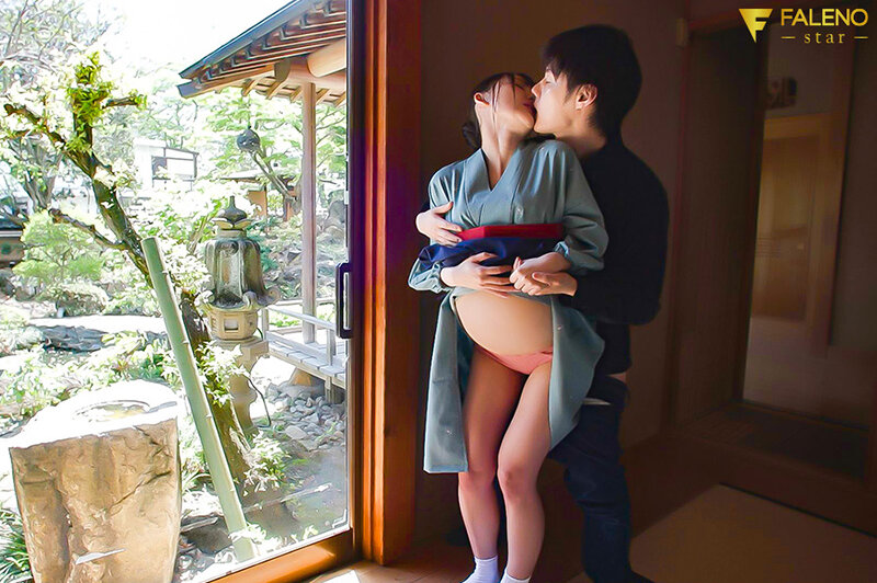 子作り目的でやってきた新婚旅行中の旦那さんをこっそり寝取り淫語で誘惑SEXしちゃう仲居さん 御園もも サンプル 10