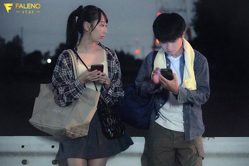 ライブ帰り相部屋筆おろしSEX 見た目通り童貞のバイト先の先輩とSEXの練習したら朝までに10発射精させた 山下紗和 サンプル 1
