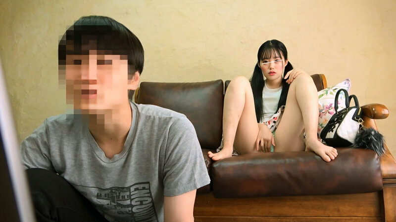 ～幼馴染とAV鑑賞～女だってAV見てたら興奮して自然と股間に手が伸びる！？バレないようにオナニーしながら体をすり寄せ急接近！！！【配信専用Vol.02】 サンプル 4
