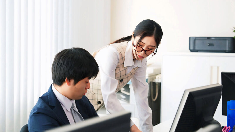「これは経費で落ちません！」いつも地味で生真面目で領収書を突っ返してくる経理部のOLがデリヘル嬢で痴女だった。小松さん編【配信限定】 小松杏 サンプル 2