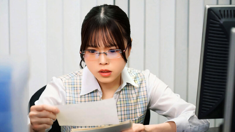 「これは経費で落ちません！」いつも地味で生真面目で領収書を突っ返してくる経理部のOLがデリヘル嬢で痴女だった。宮本さん編【配信限定】 宮本聡美 サンプル 1
