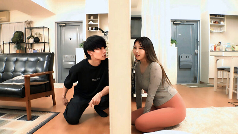 ボクの住むアパートの隣室のお姉さんは欲求不満だった…痴話喧嘩で空いた穴から壁穴越しに立ちバックで膣奥を突きまくった夏の日の思い出 サンプル 8