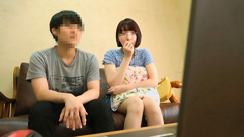 ～幼馴染とAV鑑賞～女だってAV見てたら興奮して自然と股間に手が伸びる！？バレないようにオナニーしながら体をすり寄せ急接近！！！ サンプル 1