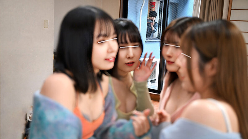 向かい部屋の女子寮の覗きに気付かれて以来、女子大生達が毎日窓越しに誘ってきます。若さゆえの性欲を受け止める花びら回転ハーレムSEX サンプル 1