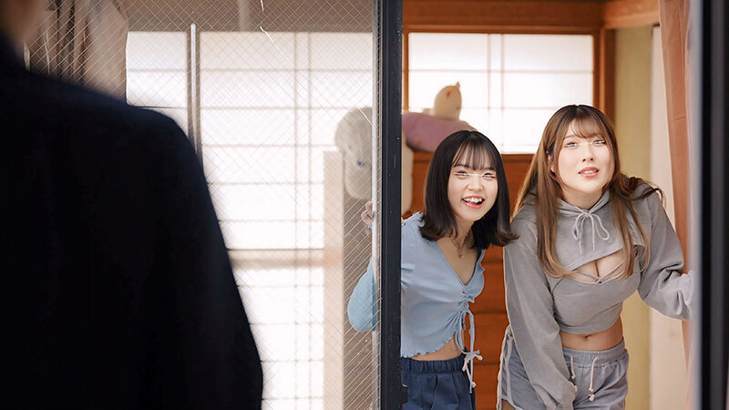向かい部屋の女子寮の覗きに気付かれて以来、女子大生達が毎日窓越しに誘ってきます。若さゆえの性欲を受け止める花びら回転ハーレムSEX サンプル 4