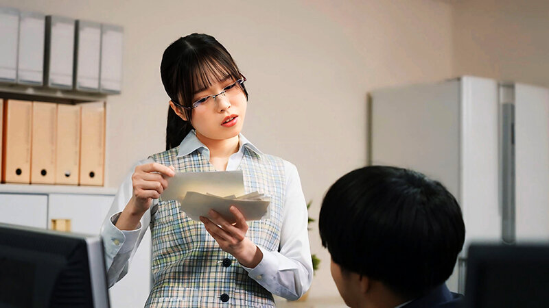 「これは経費で落ちません！」いつも地味で生真面目で領収書を突っ返してくる経理部のOLがデリヘル嬢で痴女だった。 サンプル 3