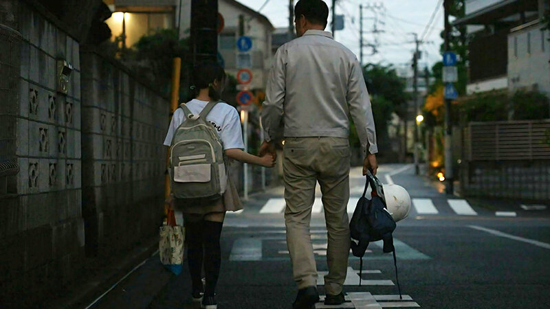 ある日、身寄りのない子を俺の家で預かることになった。娘のように接していたが献身的に身体を差し出してきたので…日向由奈 サンプル 5