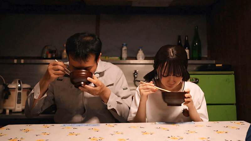 ある日、身寄りのない子を俺の家で預かることになった。娘のように接していたが献身的に身体を差し出してきたので…日向由奈 サンプル 6