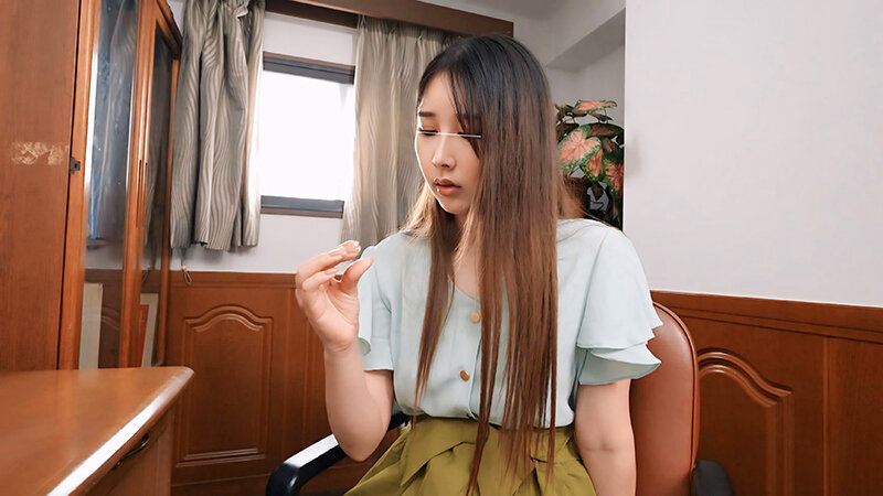 同じマンションのご近所奥さんと毎日玄関先で3分間キスだけ不倫してます。浮気だけは死守していたようですがやっぱりエスカレートしてしまい…。今までの我慢が解放され性欲モンスターと化し貪るように若い男の肉体を堪能する清楚美人妻 ＃04 さなさん サンプル 3