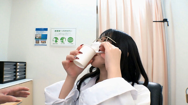 「これも検査なんですか！？」「はい！立派な検査です！」真面目な顔して敬語で診察～飲尿～中出し・精飲でしつこいくらいに捕精（ほせい）検査してくる泌尿器科の極淫痴女医＃01 西野医師 サンプル 4