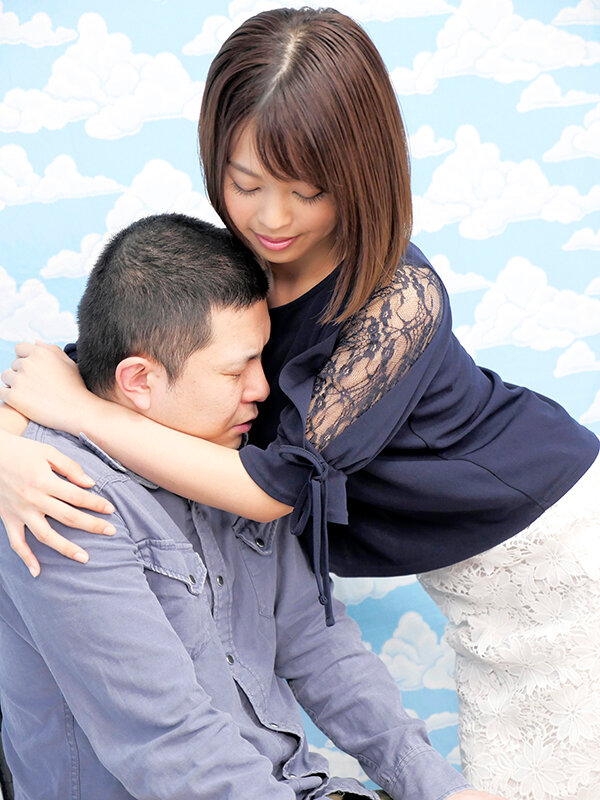 池袋で見つけた心優しい働くお姉さん 童貞くんのオナニーのお手伝いのつもりがセックス練習ってことで素股していてヌルっと入って筆おろし！？（IENFA-01101） サンプル 3