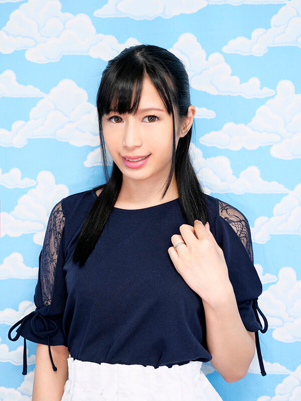 新宿で見つけた心優しい巨乳の人妻さん 童貞くんのオナニーのお手伝いのつもりがセックス練習ってことで素股していてヌルっと入って筆おろし！？ 中条カノン サンプル 1