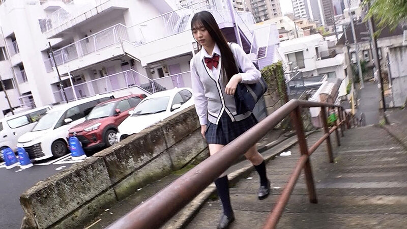 素人ナンパ 代々木でみつけたウブな女子校生に18cmメガチ〇ポを素股してもらったら、こんなにヤラしい事になりました。 永野鈴 サンプル 8