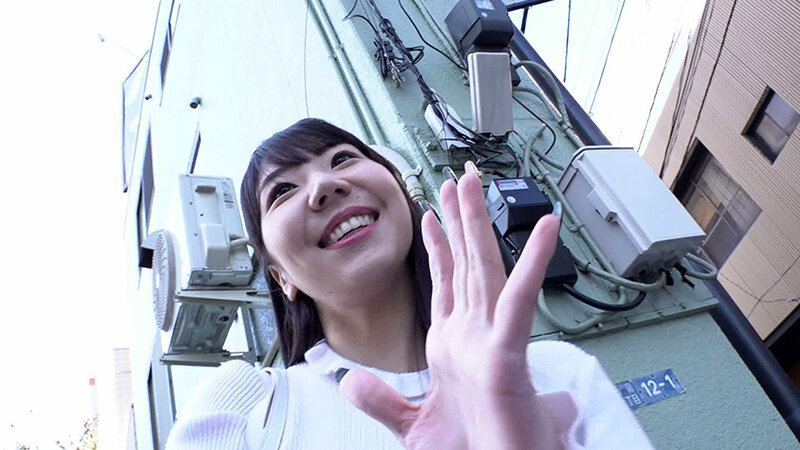 新宿で出会ったうぶな女の子が性の悩みを抱える男と「素股オイルマッサージ」に挑戦！ 生マンにヌルヌルこすれるチ〇ポに発情しちゃって 『マ○コに入れちゃうw』そのまま生ハメ中出しSEX！！ 戸崎めく