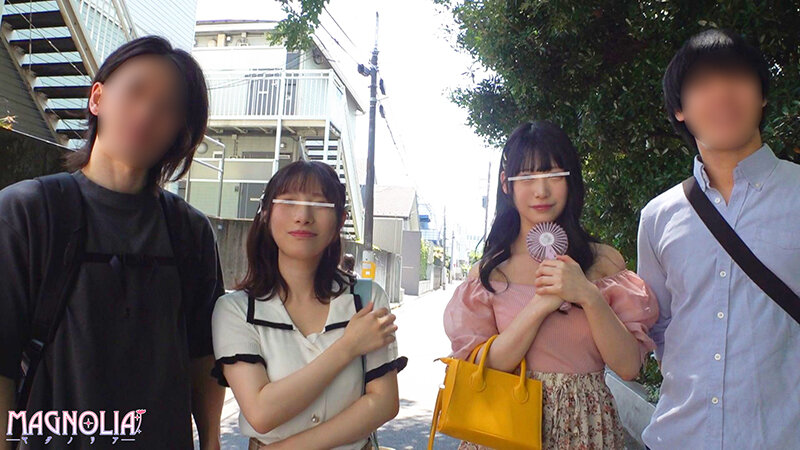 『Wデート中のアツアツカップル限定！ 恋人スワッピング→手マンイキ我慢対決』超仲良し幼馴染カップルが挑戦し互いに連続本気イキ！そのまま生ハメに発展で白目をむきながら「戻れなくなるッ！！！」と叫び痙攣潮吹き絶頂！！！【街角素人モニタリング♯あや＆さつき】 サンプル 1