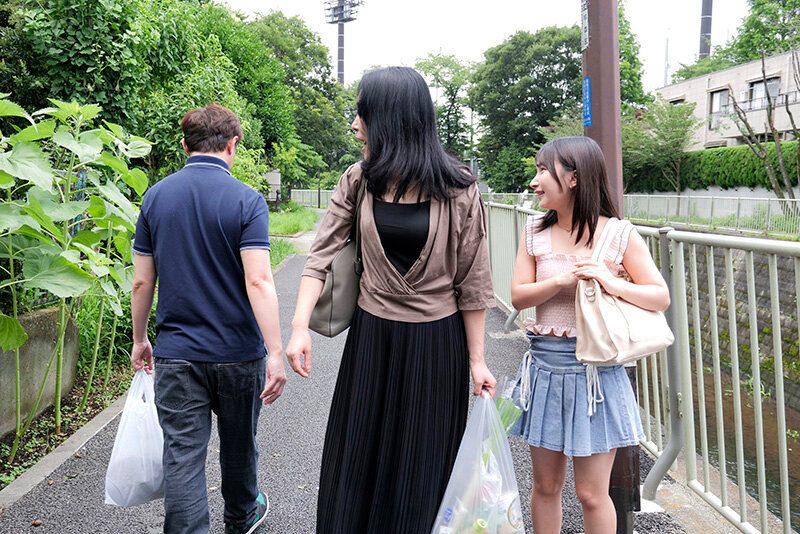 窓から侵入した男に眠ったままチ●ポを挿入され真昼間から汚されるダッチワイフ女子大生 由良かな サンプル 1