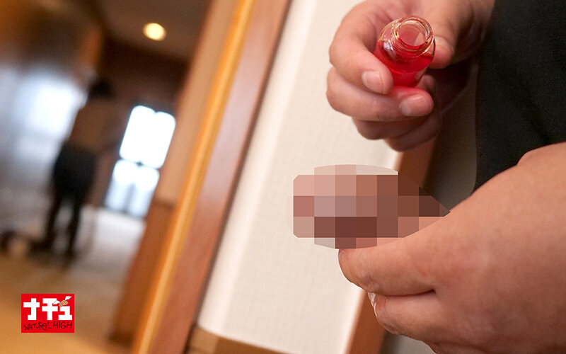 発情オイルまみれのチ○ポで即ハメ中出しされた後も完全に効くまで侵入者に居座られ意識がぶっ飛ぶほどイカされまくる貞淑妻5 サンプル 4