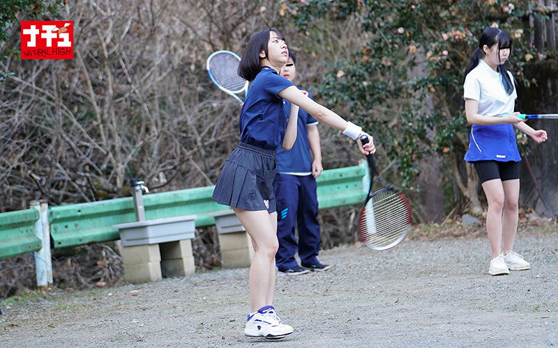 「おしっこ見るの好きなら舐めてみる？」野ションを覗かれた男を捕まえ飲尿クンニさせる運動部女子 サンプル 8